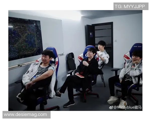 电竞赛后复盘IG与FPX对决中的战术意识与决策分析